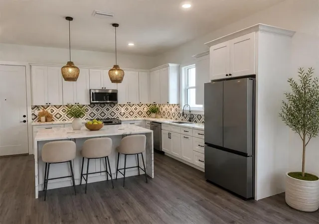 Photo 4 of Townhouse for sale at 1525 29th Avenue N, Saint Petersburg, FL 33704 | MLS# TB8505964 | Listing updated on 2026-10-12