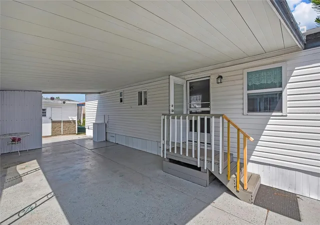 3rd image of 770 32Nd Ave S #522, Saint Petersburg, FL 33705 | MLS# TB8505974
