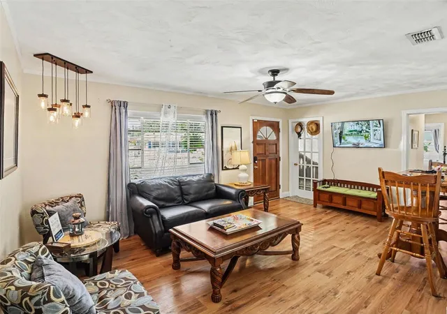 5th image of 315 W 11Th Ave, Mount Dora, FL 32757 | MLS# V4948938