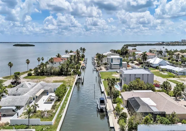 Photo 3 of Single family home for sale at 617 Rountree Dr, Longboat Key, FL 34228 | MLS# A4692822 | Listing updated on 2026-09-13
