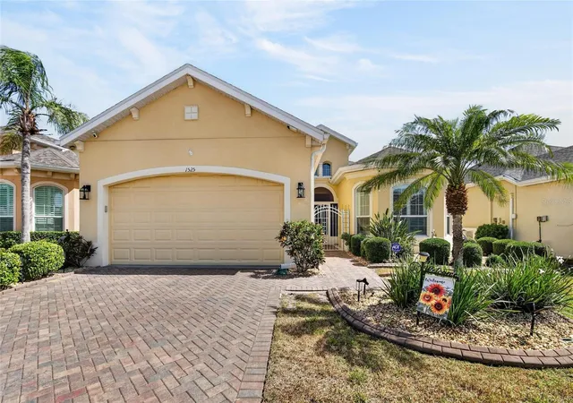 2nd image of 1525 Emerald Dunes Dr, Sun City Center, FL 33573 | MLS# TB8506035
