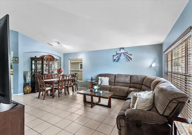 Photo 3 of Single family home for sale at 2886 Oconnell Dr, Kissimmee, FL 34741 | MLS# O6405575 | Listing updated on 2026-08-04
