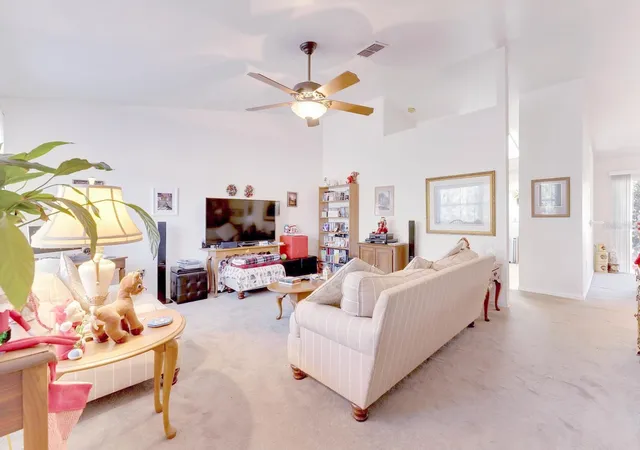 Photo 3 of Single family home for sale at 5201 Pless Rd, Plant City, FL 33565 | MLS# TB8506058 | Listing updated on 2026-06-29