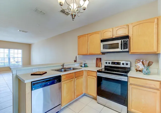 Photo 4 of Townhouse for sale at 509 Wilton Cir, Sanford, FL 32773 | MLS# O6405607 | Listing updated on 2026-10-01