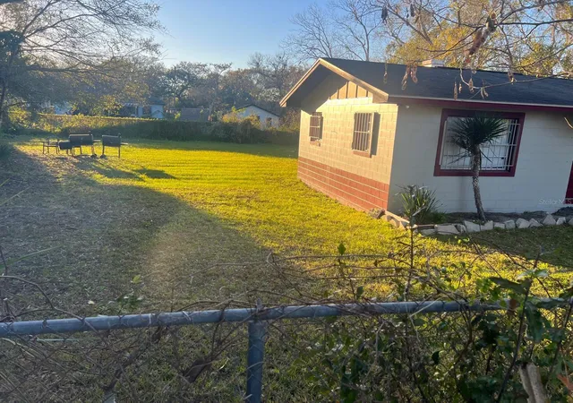 Photo 2 of Single family home for sale at 1112/1114 S Bay Ave, Sanford, FL 32771 | MLS# V4948944 | Listing updated on 2026-05-08