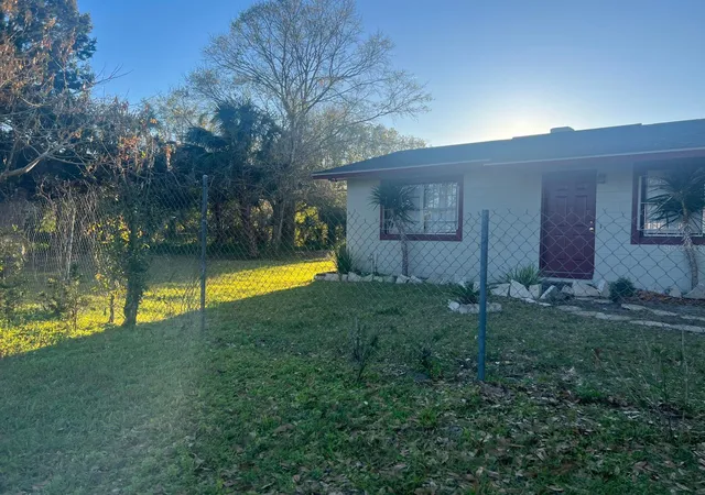Photo 4 of Single family home for sale at 1112/1114 S Bay Ave, Sanford, FL 32771 | MLS# V4948944 | Listing updated on 2026-05-08