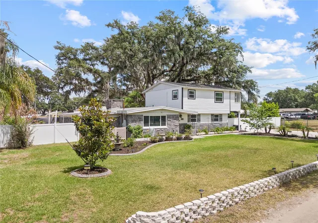 Homes for sale in Valrico, FL | 115 Ten Oak Pl, Valrico, FL 33594 | MLS# TB8506099