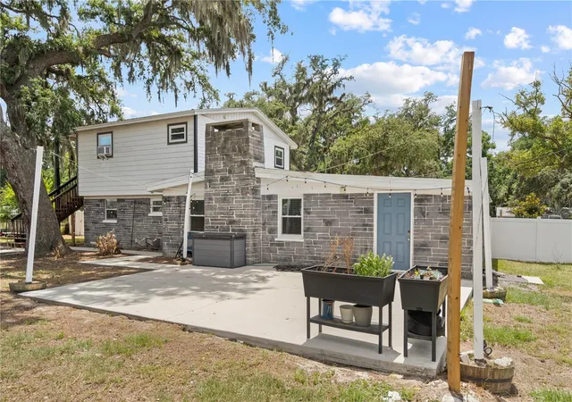 Homes for sale in Valrico, FL | 115 Ten Oak Pl, Valrico, FL 33594 | MLS# TB8506099