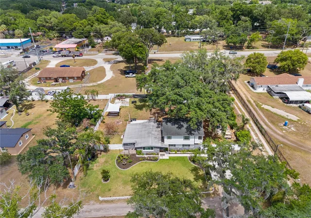 Homes for sale in Valrico, FL | 115 Ten Oak Pl, Valrico, FL 33594 | MLS# TB8506099