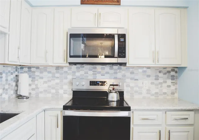 Photo 4 of House for sale at 331 Sky Loch Dr W, Dunedin, FL 34698 | MLS# TB8506103 | Listing updated on 2026-07-31