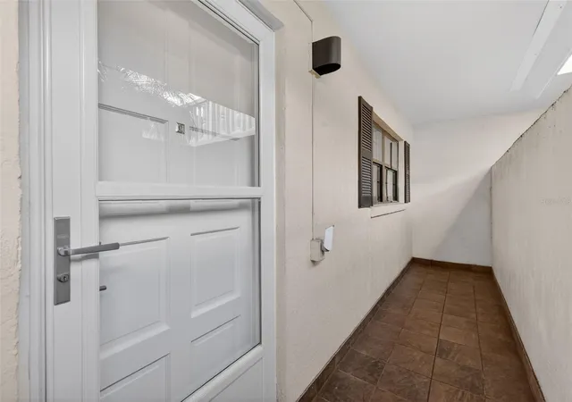 3rd image of 101 N Grandview St #1, Mount Dora, FL 32757 | MLS# G5112046