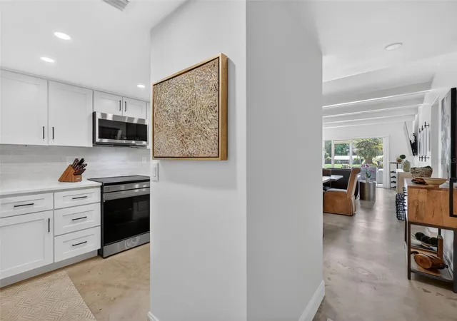 4th image of 101 N Grandview St #1, Mount Dora, FL 32757 | MLS# G5112046