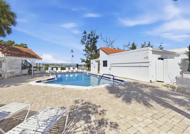 3rd image of 1585 Tarpon Center Dr #20, Venice, FL 34285 | MLS# N6144247