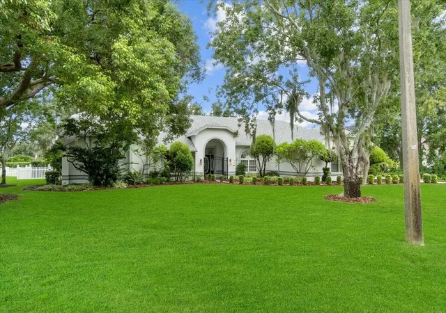 1st image of 725 Heritage Dr Ne, Winter Haven, FL 33881 | MLS# L4961718