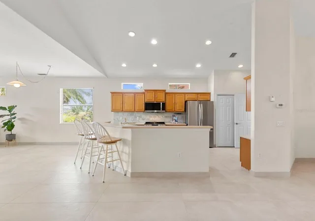 4th image of 8135 Indigo Ridge Ter, Bradenton, FL 34201 | MLS# TB8506135