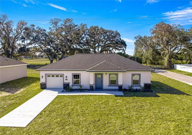 Photo 2 of Sale Pending at 15201 Se 61st Court, Summerfield, FL 34491 | MLS# OM724249 | Listing updated on 2026-08-19
