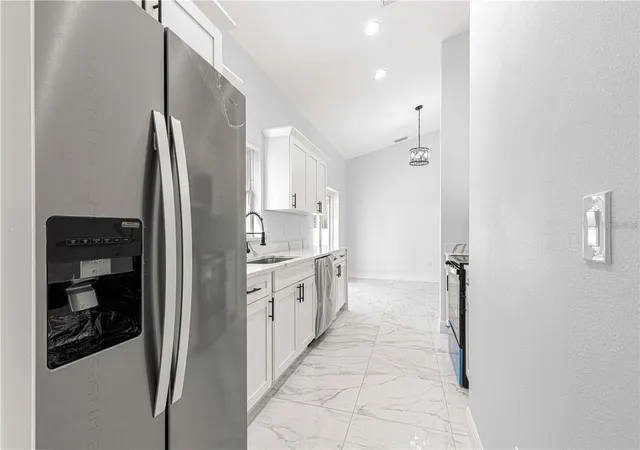 Photo 4 of Sale Pending at 15201 SE 61st Court, Summerfield, FL 34491 | MLS# OM724249 | Listing updated on 2026-08-19