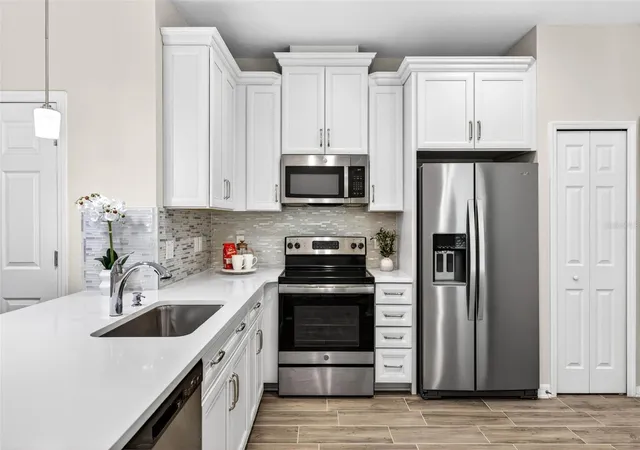 5th image of 2464 Stapleford Pl, Wesley Chapel, FL 33543 | MLS# TB8506166