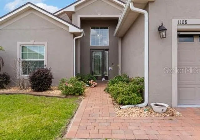 Photo 3 of Single family home for sale at 1108 Sawgrass Dr, Winter Haven, FL 33884 | MLS# S5149437 | Listing updated on 2026-05-14