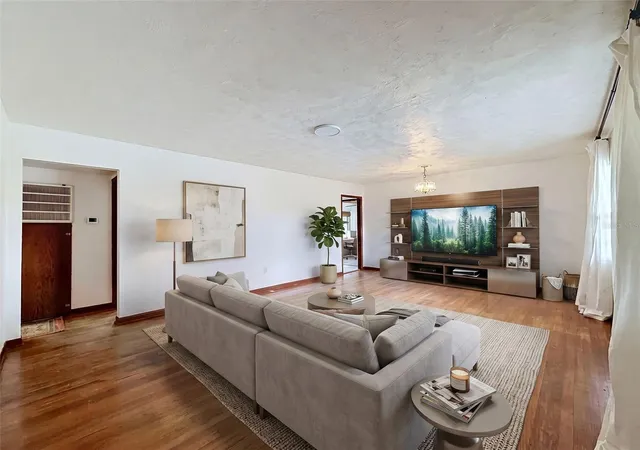 4th image of 2518 W North St, Tampa, FL 33614 | MLS# TB8506203