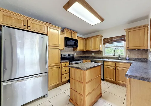 5th image of 2518 W North St, Tampa, FL 33614 | MLS# TB8506203
