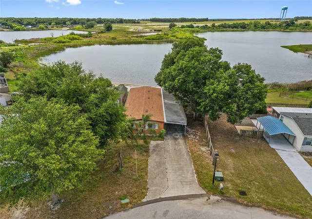 Photo 3 of Manufactured home for sale at 1025 Carver St, Lake Wales, FL 33853 | MLS# K4903477 | Listing updated on 2026-08-20