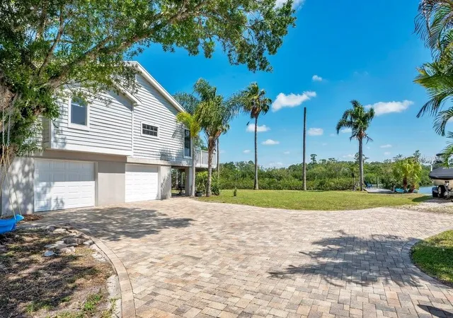 Photo 4 of Single family home for sale at 3858 Shore Blvd, Oldsmar, FL 34677 | MLS# TB8506221 | Listing updated on 2026-09-13