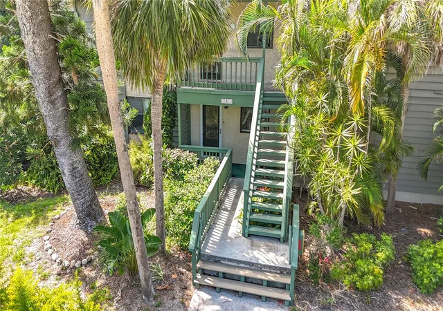 Listing Photo 4 - Condo for sale in building located at 1515 Pelican Pt Dr, Sarasota, FL 34231 - Unit #BA185