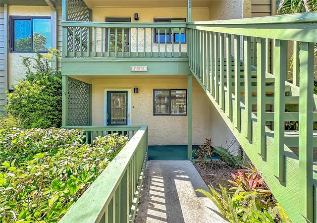 Listing Photo 5 - Condo for sale in building located at 1515 Pelican Pt Dr, Sarasota, FL 34231 - Unit #BA185