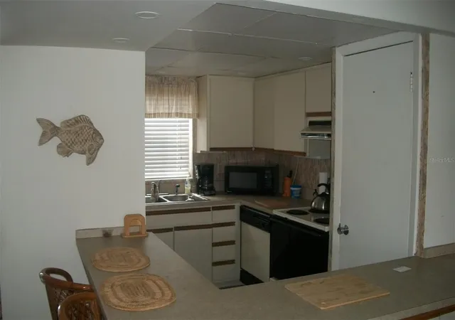 2nd image of 10540 77Th Ter, SEMINOLE, FL 33772