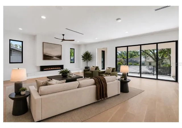 Photo 3 of Mansion for sale at 206 S Treasure Dr, Tampa, FL 33609 | MLS# TB8506277 | Listing updated on 2026-10-06