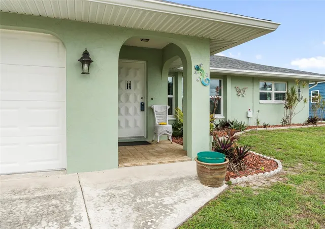 Photo 2 of Single family home for sale at 140 Barre Dr Nw, Port Charlotte, FL 33952 | MLS# C7525902 | Listing updated on 2026-08-27