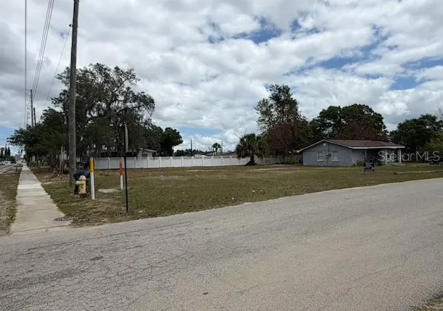 2nd image of 401 E Green St, Avon Park, FL 33825 | MLS# O6405887