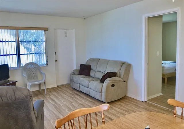 3rd image of 6110 Coral Wy, Bradenton, FL 34207 | MLS# A4692903