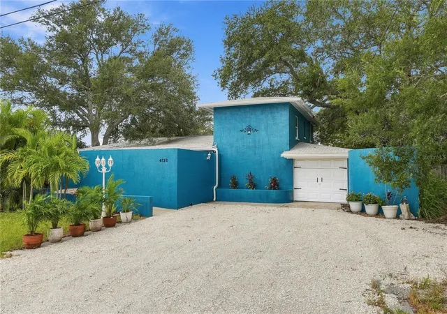 Photo 1 of Single family home for sale at 4720 Welch Cswy, St Petersburg, FL 33708 | MLS# TB8506335 | Listing updated on 2026-10-08