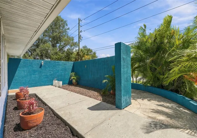 Photo 3 of Single family home for sale at 4720 Welch Cswy, St Petersburg, FL 33708 | MLS# TB8506335 | Listing updated on 2026-10-08