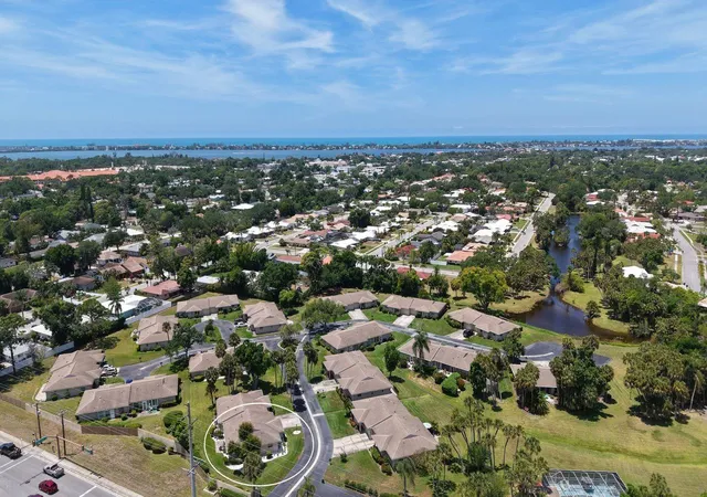 2nd image of 2902 Captiva Gardens Dr #3, Sarasota, FL 34231 | MLS# A4692905
