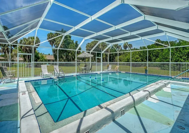 5th image of 2902 Captiva Gardens Dr #3, Sarasota, FL 34231 | MLS# A4692905