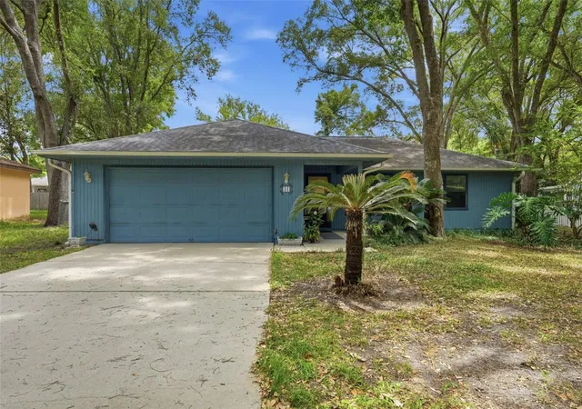 Photo 1 of Sale Pending at 31 Almond Pass Dr, Ocala, FL 34472 | MLS# OM724322 | Listing updated on 2026-08-15