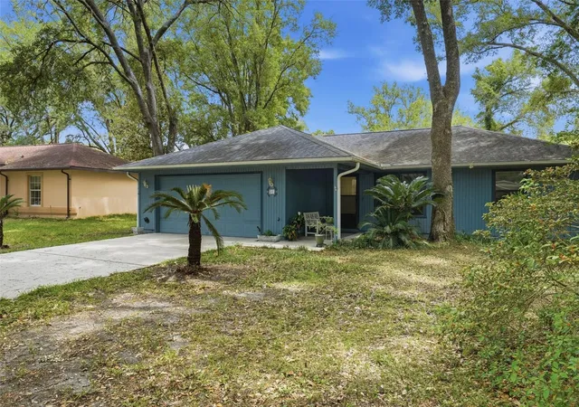 Photo 2 of Sale Pending at 31 Almond Pass Dr, Ocala, FL 34472 | MLS# OM724322 | Listing updated on 2026-08-15