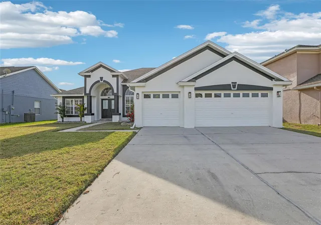 Photo 2 of Single family home for sale at 4612 Huron Bay Cir, Kissimmee, FL 34759 | MLS# S5149478 | Listing updated on 2026-09-24