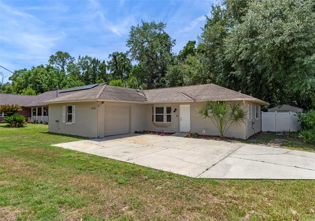 Photo 3 of Single family home for sale at 6236 W Pinedale Cir, Crystal River, FL 34429 | MLS# OM724324 | Listing updated on 2026-05-14