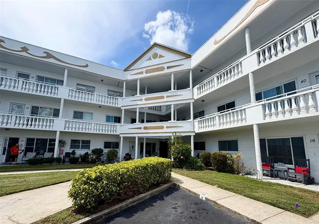 Homes for sale in Clearwater, FL | 2428 Columbia Dr, Clearwater, FL 33763