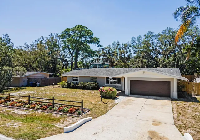 Photo 3 of Single family home for sale at 2352 Palm Ter, Sarasota, FL 34231 | MLS# A4692941 | Listing updated on 2026-07-11