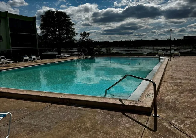 2nd image of 1130 N Lake Parker Ave, LAKELAND, FL 33805