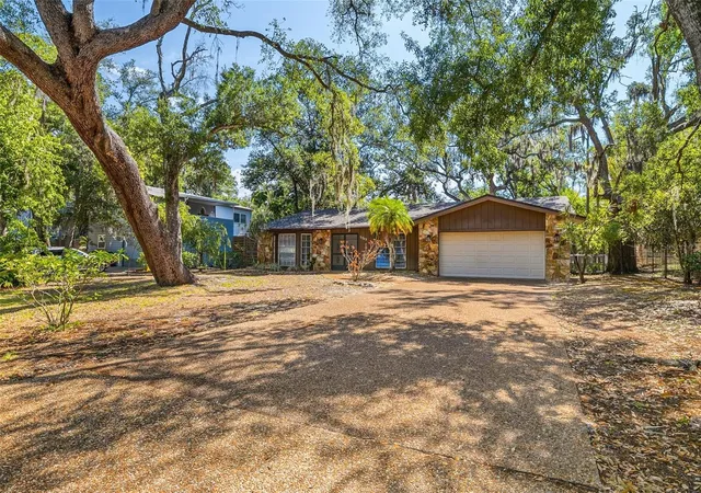 Photo 2 of Single family home for sale at 2749 Greendale Dr, Sarasota, FL 34232 | MLS# A4692947 | Listing updated on 2026-06-28