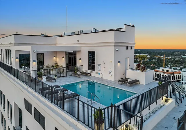 3rd image of 33 S Palm Ave, Sarasota, FL 34236