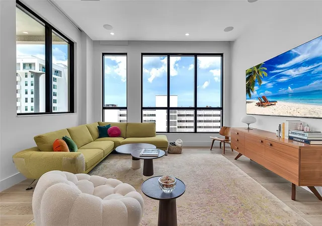 5th image of 33 S Palm Ave, Sarasota, FL 34236
