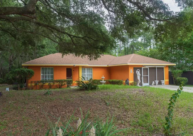 Photo 3 of Single family home for sale at 10 Sequoia Dr Tr, Ocklawaha, FL 32179 | MLS# OM724330 | Listing updated on 2026-10-09