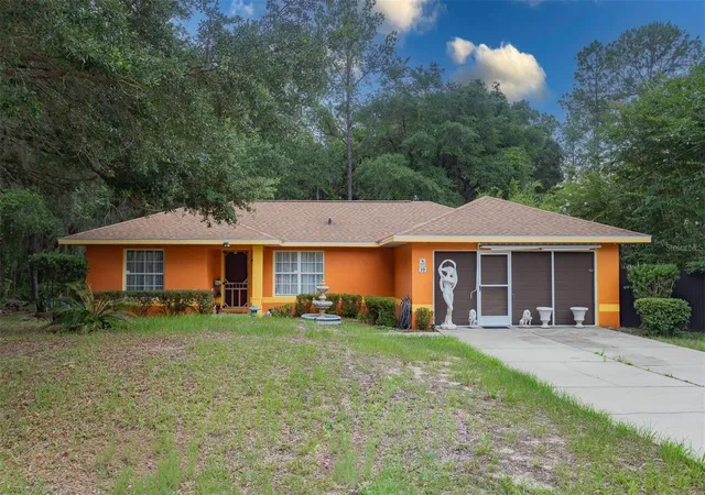 Photo 4 of Single family home for sale at 10 Sequoia Dr Tr, Ocklawaha, FL 32179 | MLS# OM724330 | Listing updated on 2026-10-09